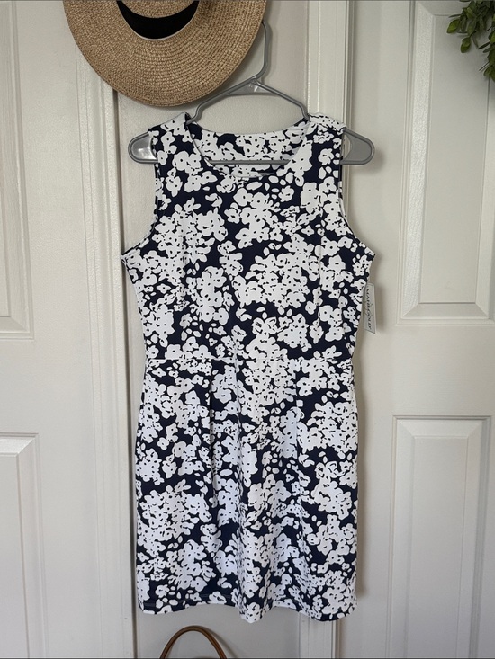 MAHI GOLD Dresses & Skirts - Sleeveless Navy and White Floral Dress